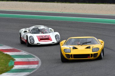 Scarperia, 2 Nisan 2023: 1965 yılında Ford GT40 C Mugello Classic 2023 yılında İtalya 'daki Mugello Pisti' nde görev yaptı..