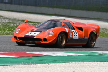 Scarperia, 2 Nisan 2023: Lola T70 Mk III B yılı 1967 Mugello Classic 2023 tarihinde İtalya Mugello Pisti 'nde.