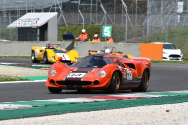 Scarperia, 2 Nisan 2023: Lola T70 Mk III B yılı 1967 Mugello Classic 2023 tarihinde İtalya Mugello Pisti 'nde.