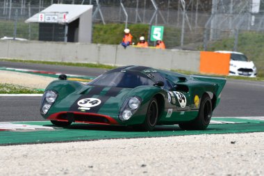 Scarperia, 2 Nisan 2023: Lola T70 Mk III B yılı 1969 Mugello Classic 2023 tarihinde İtalya Mugello Pisti 'nde