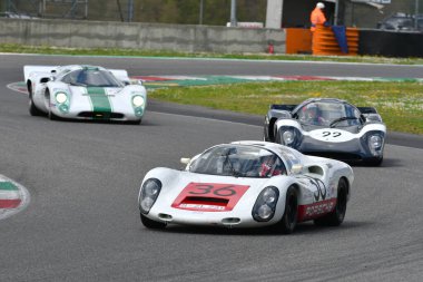 Scarperia, 2 Nisan 2023: Porsche 910 of year 1967 Mugello Classic 2023 yılında İtalya 'daki Mugello Circuit.