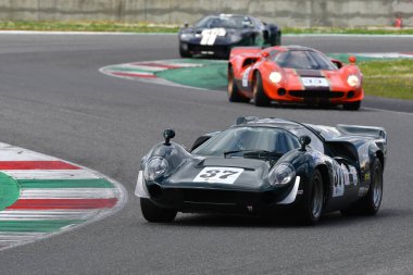 Scarperia, 2 Nisan 2023: Lola T70 Mk III B yılı 1967 Mugello Classic 2023 tarihinde İtalya Mugello Pisti 'nde.