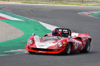 Scarperia, 2 Nisan 2023: Lola T70 Mk III B yılı 1966 Mugello Classic 2023 tarihinde İtalya Mugello Pisti 'nde.
