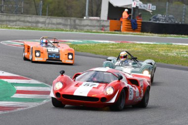 Scarperia, 2 Nisan 2023: Lola T70 Mk III B yılı 1967 Mugello Classic 2023 tarihinde İtalya Mugello Pisti 'nde.