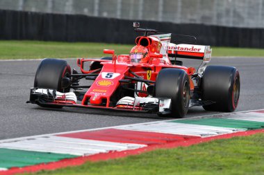 Scarperia, Mugello - 28 Ekim 2023: Ferrari F1 SF70H yıl 2017 eski Sebastian Vettel Ferrari Dünya Finalleri sırasında Mugello Pisti 'nde görev yaptı..