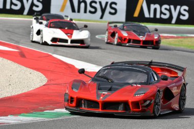 Scarperia, Mugello - 28 Ekim 2023: Ferrari FXX-K İtalya 'da Ferrari Dünya Finalleri sırasında Mugello Pisti' nde görev yapıyor.