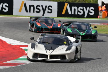 Scarperia, Mugello - 28 Ekim 2023: Ferrari FXX-K İtalya 'da Ferrari Dünya Finalleri sırasında Mugello Pisti' nde görev yapıyor.