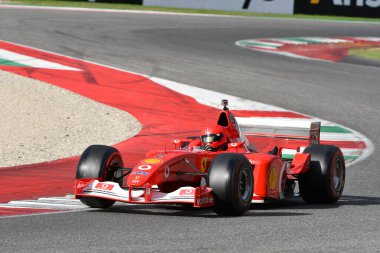 Scarperia, Mugello - 28 Ekim 2023: Ferrari F1 F2003GA yıl 2003: Ferrari Dünya Finalleri sırasında Mugello Pisti 'nde görev yapan Michael Schumacher.
