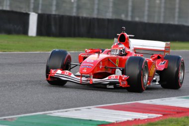 Scarperia, Mugello - 28 Ekim 2023: Ferrari F1 F2004 2004 eski Michael Schumacher Ferrari Dünya Finalleri sırasında Mugello Pisti 'nde görev yaptı..