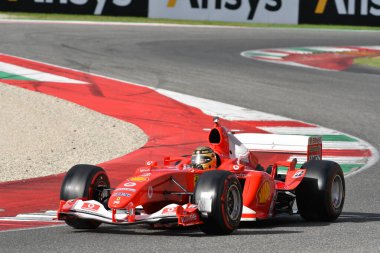 Scarperia, Mugello - 28 Ekim 2023: Ferrari F1 F2004 2004 eski Michael Schumacher Ferrari Dünya Finalleri sırasında Mugello Pisti 'nde görev yaptı..