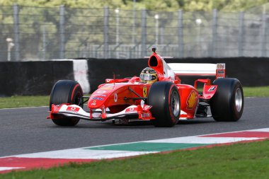 Scarperia, Mugello - 28 Ekim 2023: Ferrari F1 F2004 2004 eski Michael Schumacher Ferrari Dünya Finalleri sırasında Mugello Pisti 'nde görev yaptı..