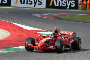 Scarperia, Mugello - 28 Ekim 2023: Ferrari F1 F2007 eski sevgilisi Kimi Raikkonen Ferrari Dünya Finalleri sırasında İtalya 'da Mugello Pisti' nde görev yaptı.
