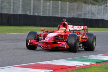 Scarperia, Mugello - 28 Ekim 2023: Ferrari F1 F2008 yılındaki ex Kimi Raikkonen Ferrari Dünya Finalleri sırasında İtalya 'da Mugello Pisti' nde görev yaptı.