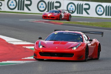 Scarperia - İtalya, 28 Ekim 2023: Ferrari 458 GT3 Ferrari Dünya Finalleri sırasında İtalya 'da Mugello Pisti' nde.