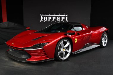 Scarperia, Mugello - 28 Ekim 2023: Ferrari Daytona SP3 İtalya 'daki Mugello Pisti' nde Ferrari Dünya Finalleri sırasında sergilenmektedir.
