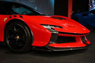 Scarperia, Mugello - 28 Ekim 2023: Ferrari SF90 XX Spyder, 2023 Ferrari Dünya Finalleri sırasında İtalya 'daki Mugello Pisti' nde sergilenmektedir.