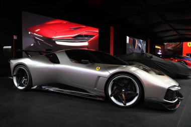Scarperia, Mugello - 28 Ekim 2023: Yeni Ferrari KC23 Ferrari Dünya Finalleri sırasında İtalya 'daki Mugello Pisti' nde sergilenmektedir..