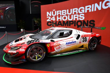 Scarperia, Mugello - 28 Ekim 2023: Frikadelli Takımından Ferrari 296 GT3, Nurburgring 2023 'ün 24 saat yarışını kazandı Catsburg-Pittard-Bamber-Laser tarafından İtalya' daki Mugello Dünya Finalleri 'nde sergilendi..