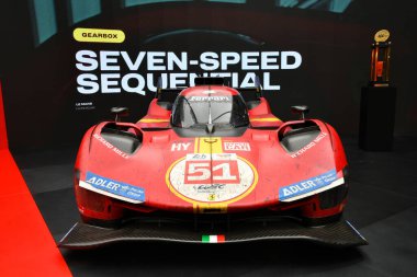 Scarperia, Mugello - 28 Ekim 2023: Ferrari 499P # 51 Kazanan Le Mans 'ın 24 Saati 2023 Alessandro Pier Guidi, James Calado ve Antonio Giovinazzi tarafından sürülen Ferrari Dünya Finalleri 2023' te İtalya 'daki Mugello Pisti' nde sergilenmektedir..