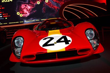 Scarperia, Mugello - 28 Ekim 2023: Ferrari 330 P4 İtalya 'daki Mugello Pisti' nde Ferrari Dünya Finalleri sırasında sergilenmektedir.