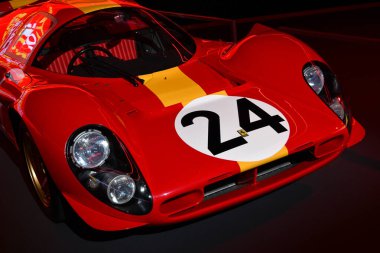 Scarperia, Mugello - 28 Ekim 2023: Ferrari 330 P4 İtalya 'daki Mugello Pisti' nde Ferrari Dünya Finalleri sırasında sergilenmektedir.