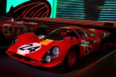 Scarperia, Mugello - 28 Ekim 2023: Ferrari 330 P4 İtalya 'daki Mugello Pisti' nde Ferrari Dünya Finalleri sırasında sergilenmektedir.