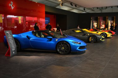 Scarperia, Mugello - 28 Ekim 2023: Ferrari 296 GTS İtalya 'daki Mugello Pisti' nde Ferrari Dünya Finalleri sırasında sergilenmektedir..