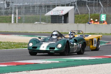 Scarperia, 2 Nisan 2023: 1966 yılında Elva Mk VIII Mugello Classic 2023 'te İtalya' daki Mugello Pisti 'nde eylem halindeydi..