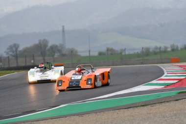 Scarperia, 2 Nisan 2023: Chevron B19 yıl 1971 Mugello Classic 2023 tarihinde İtalya 'daki Mugello Pisti' nde eylem halindeydi..