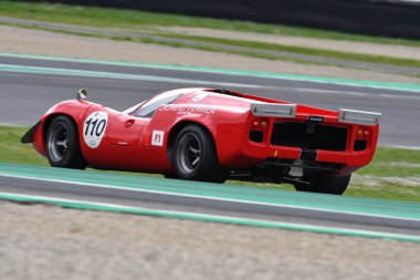 Scarperia, 2 Nisan 2023: Lola T70 Mk III B yılı 1967 Mugello Classic 2023 tarihinde İtalya Mugello Pisti 'nde.