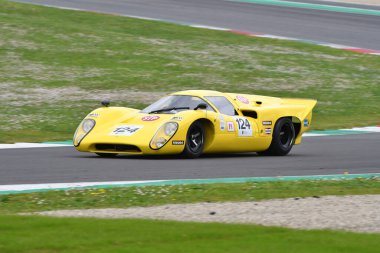 Scarperia, 2 Nisan 2023: Lola T70 Mk III B yılı 1968 Mugello Classic 2023 tarihinde İtalya Mugello Pisti 'nde.