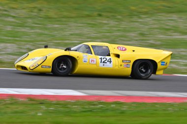 Scarperia, 2 Nisan 2023: Lola T70 Mk III B yılı 1968 Mugello Classic 2023 tarihinde İtalya Mugello Pisti 'nde.