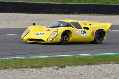 Scarperia, 2 Nisan 2023: Lola T70 Mk III B yılı 1968 Mugello Classic 2023 tarihinde İtalya Mugello Pisti 'nde.