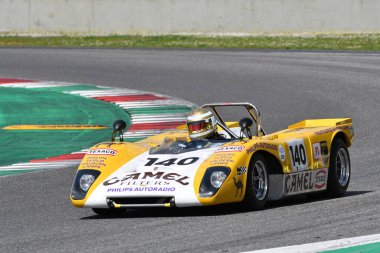 Scarperia, 2 Nisan 2023: Lola T212, 1971 Mugello Classic 2023 'te İtalya Mugello Pisti' nde eylem halindeydi..