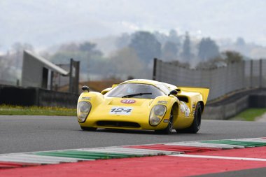 Scarperia, 2 Nisan 2023: Lola T70 Mk III B yılı 1968 Mugello Classic 2023 tarihinde İtalya Mugello Pisti 'nde.