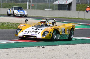 Scarperia, 2 Nisan 2023: Lola T212, 1971 Mugello Classic 2023 'te İtalya Mugello Pisti' nde eylem halindeydi..