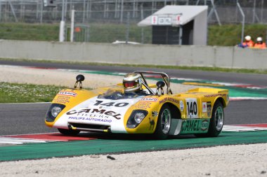 Scarperia, 2 Nisan 2023: Lola T212, 1971 Mugello Classic 2023 'te İtalya Mugello Pisti' nde eylem halindeydi..