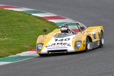 Scarperia, 2 Nisan 2023: Lola T212, 1971 Mugello Classic 2023 'te İtalya Mugello Pisti' nde eylem halindeydi..