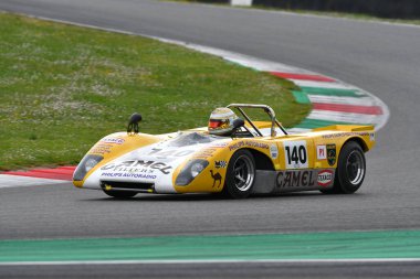 Scarperia, 2 Nisan 2023: Lola T212, 1971 Mugello Classic 2023 'te İtalya Mugello Pisti' nde eylem halindeydi..