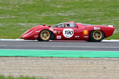 Scarperia, 2 Nisan 2023: Ferrari 312 P yılı 1969 eski Pedro Rodriguez Mugello Classic 2023 'te İtalya' daki Mugello Pisti 'nde görev yapıyordu..