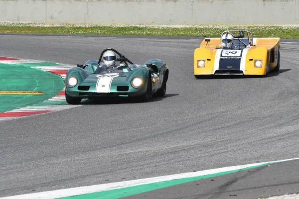 Scarperia, 2 Nisan 2023: 1966 yılında Elva Mk VIII Mugello Classic 2023 'te İtalya' daki Mugello Pisti 'nde eylem halindeydi..