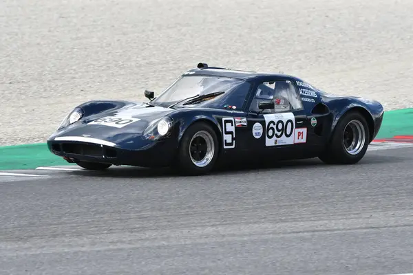 Scarperia, 2 Nisan 2023: Chevron B8 yıl 1969 Mugello Classic 2023 tarihinde İtalya 'daki Mugello Pisti' nde görev yaptı..