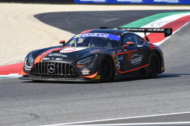 Scarperia, 29 Eylül 2023: Sandrucci Gustavo ve Kelstrup Georg 'un Akm Motorsport takımından Mercedes Sls Amg Mugello Pisti' nde İtalya Şampiyonası antrenmanında. İtalya.