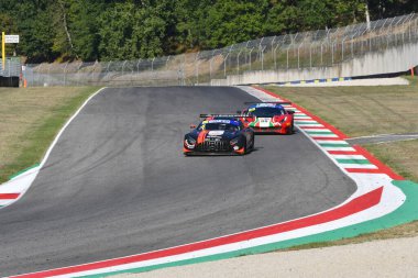 Scarperia, 29 Eylül 2023: Sandrucci Gustavo ve Kelstrup Georg 'un Akm Motorsport takımından Mercedes Sls Amg Mugello Pisti' nde İtalya Şampiyonası antrenmanında. İtalya.