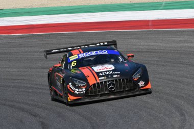 Scarperia, 29 Eylül 2023: Sandrucci Gustavo ve Kelstrup Georg 'un Akm Motorsport takımından Mercedes Sls Amg Mugello Pisti' nde İtalya Şampiyonası antrenmanında. İtalya.