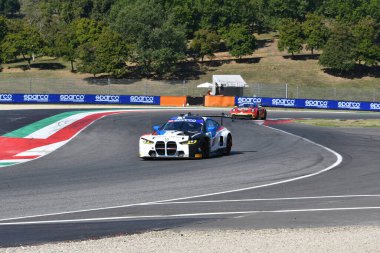 Scarperia, 29 Eylül 2023: İtalyan takımı Italia Ceccato Racing 'den Bmw M4 Gt3, Mugello Pisti' nde yapılan İtalya Şampiyonası antrenmanı sırasında Bruno Spengler tarafından kullanıldı. İtalya.