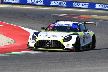 Scarperia, 29 Eylül 2023: Akm Motorsport takımından Mercedes Sls Amg Marco Antonelli tarafından Mugello Pisti 'nde oynanan İtalya Şampiyonası antrenmanı sırasında kullanıldı. İtalya.