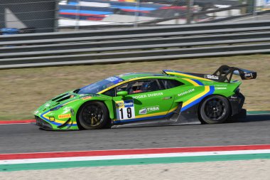 Scarperia, 29 Eylül 2023: Lamborghini Huracan Evo 2 takımından Llarena Mateo ve Moulin Baptiste Mugello Pisti 'nde İtalya Şampiyonası antrenmanında. İtalya.