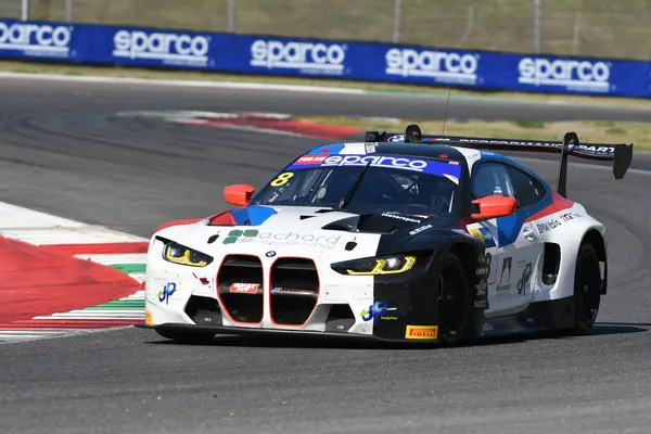 Scarperia, 29 Eylül 2023: İtalyan takımı Italia Ceccato Racing 'den Bmw M4 Gt3, Mugello Pisti' nde İtalya Şampiyonası antrenmanı sırasında Tamburini Carlo 'dan yarış sürüyor. İtalya.