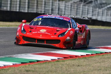 Scarperia, 29 Eylül 2023: Mazzola Rocco ve Coluccio Luigi 'nin En İyi Kucak sürücülerinden Ferrari 488 Mugello Pisti' ndeki İtalya Şampiyonası antrenmanı sırasında görev başındaydı. İtalya.